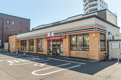 コンビニ　セブンイレブン札幌南円山店（コンビニ）まで600m