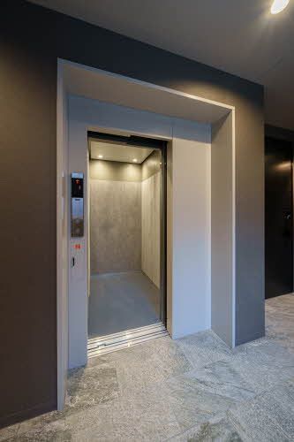 建物外観　共用エレベーター