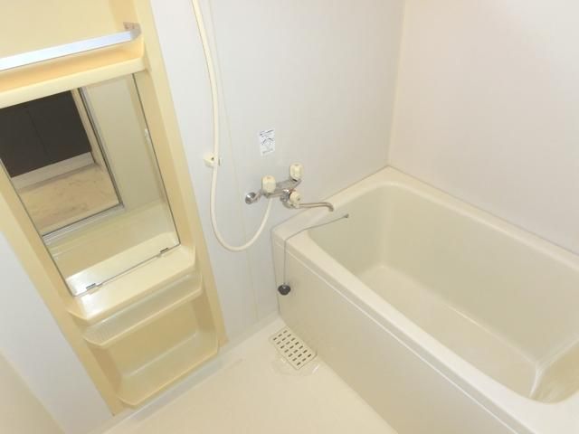 バス・シャワールーム　★窓付きのバスルームです★