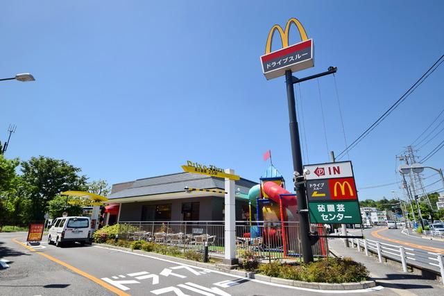 飲食店　マクドナルド多摩堤通り喜多見店（飲食店）まで450m