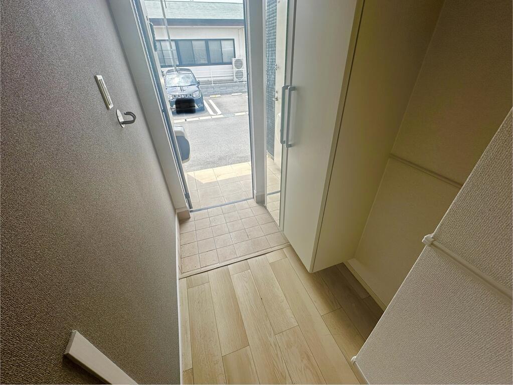 玄関　※画像と反転タイプのお部屋です