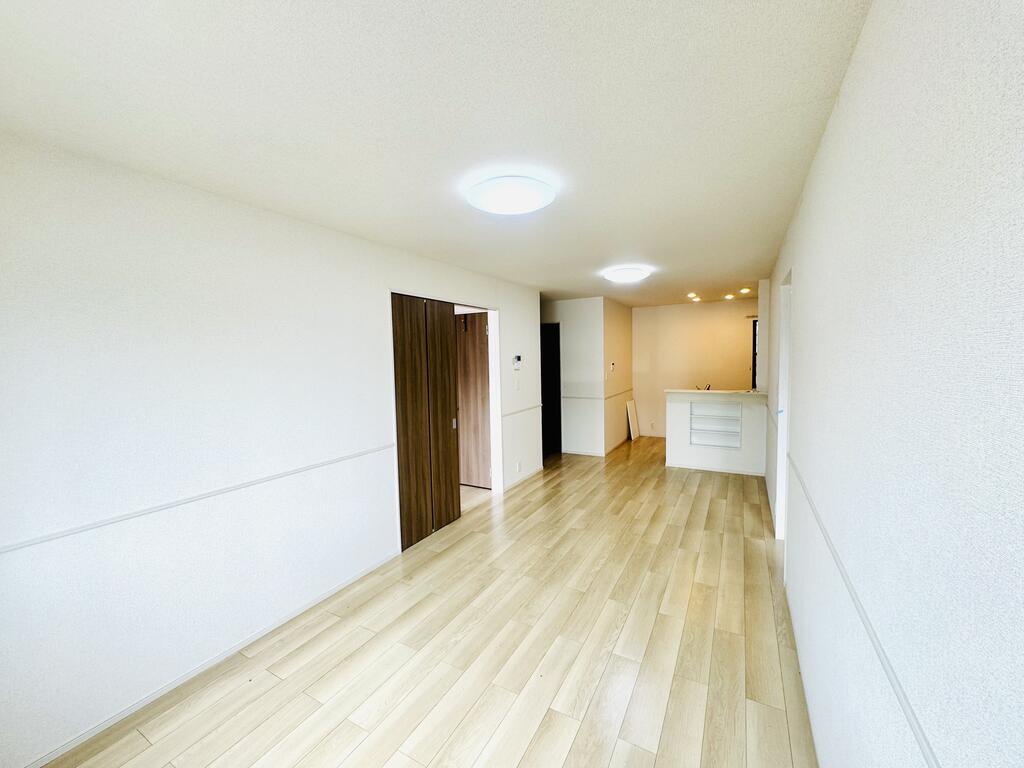 居室・リビング　※画像と反転タイプのお部屋です