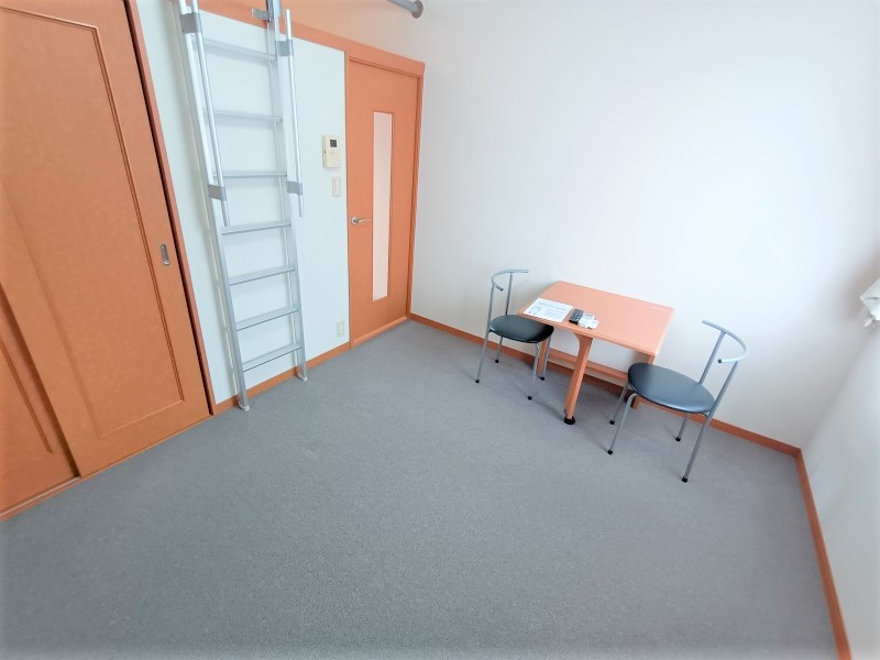 居室・リビング　家電・家具付きのお部屋です。