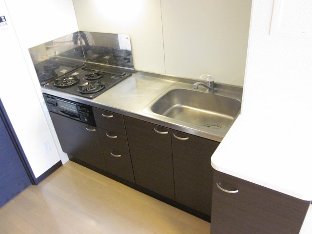 キッチン　使い勝手の良い３口ガスコンロのキッチンでお料理が楽しめます♪