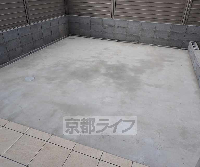 バルコニー　とても広々としたバルコニーです。