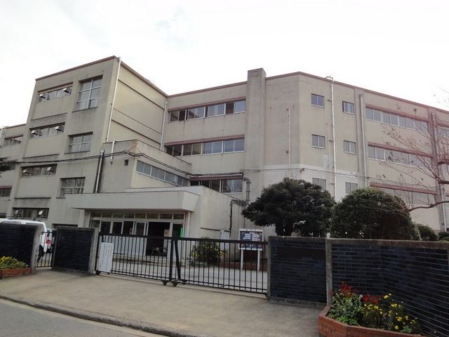 小学校　八ヶ崎小学校（小学校）まで700m