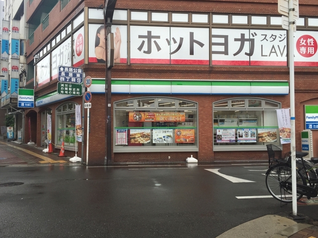 コンビニ　ファミリーマート長居駅西店（コンビニ）まで531m