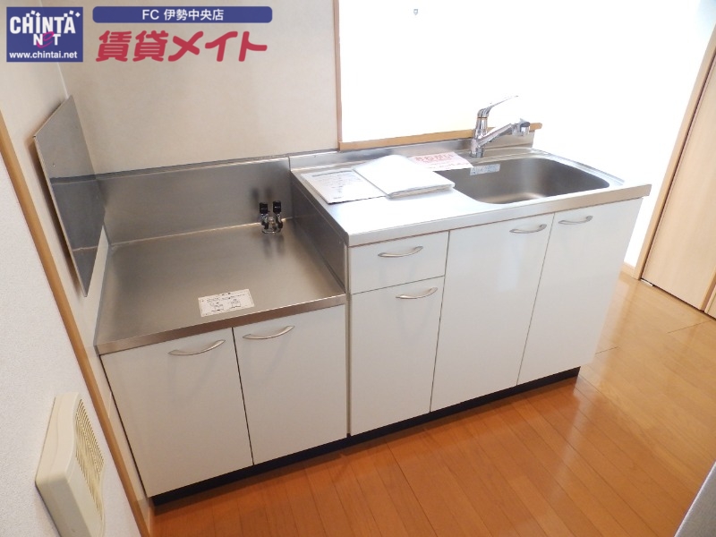 キッチン　同物件別室反転タイプ画像