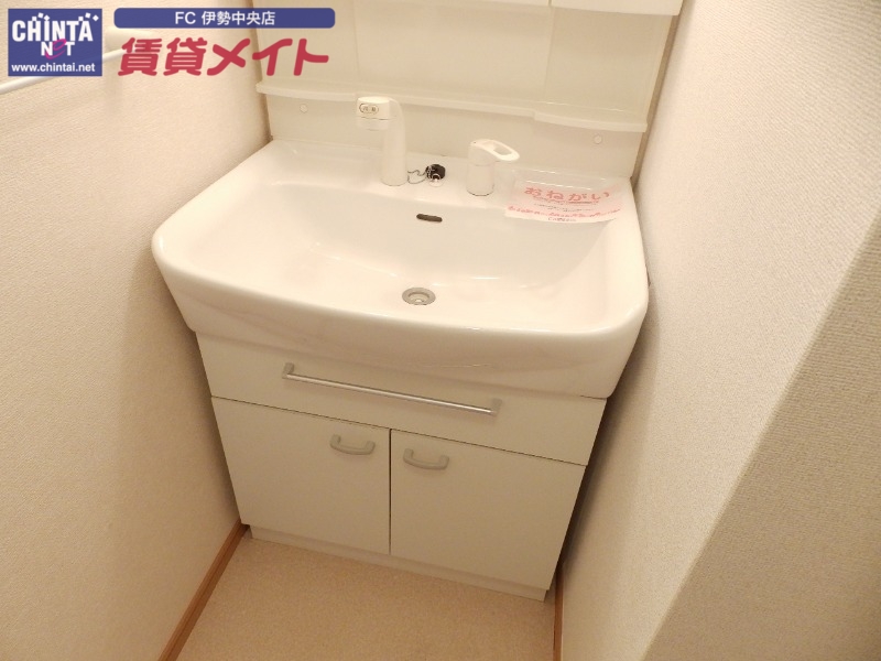 洗面設備　同物件別室反転タイプ画像