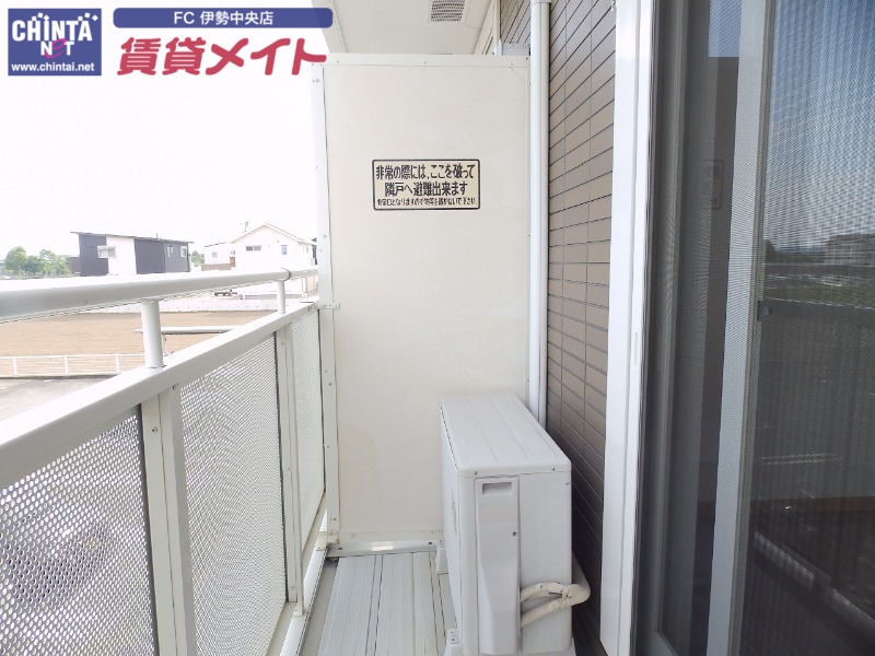 バルコニー　同物件別室反転タイプ画像