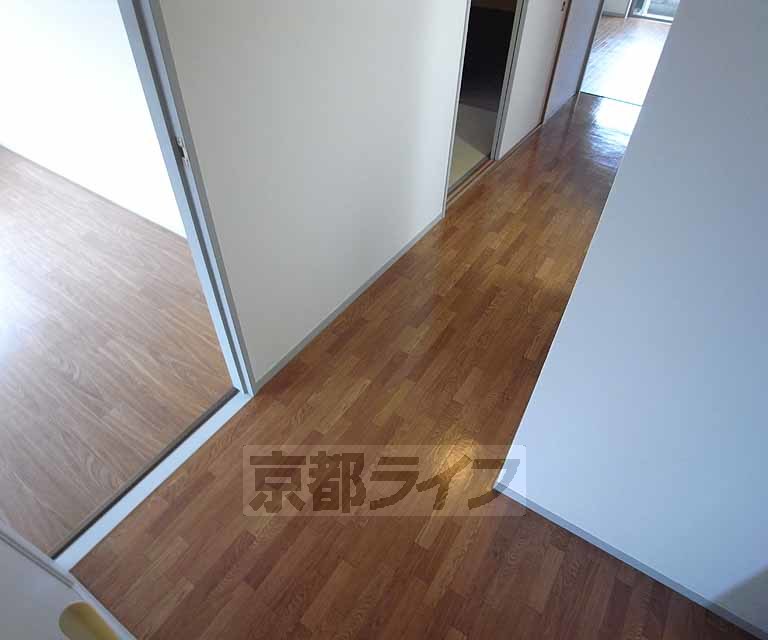 その他部屋・スペース　明るい廊下です。