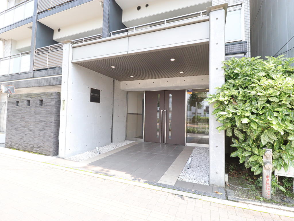 エントランス　オートロック付きで安心♪