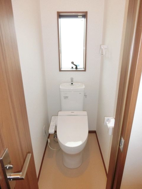 トイレ　洗浄機能付きです