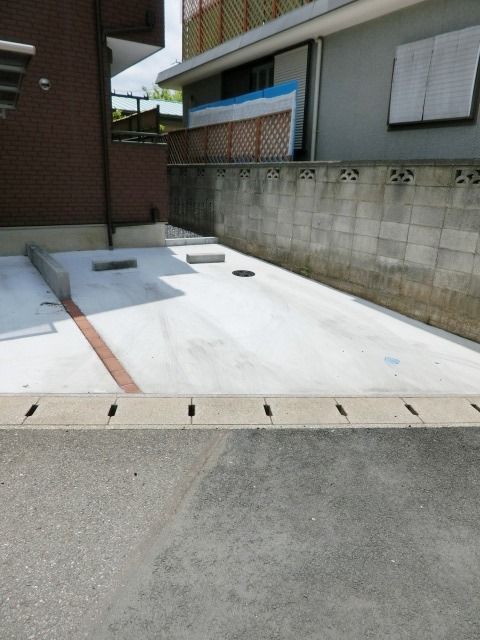 駐車場　敷地内駐車場は台数に限りがあります