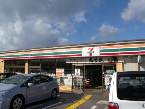 コンビニ　セブンイレブン　三木大塚2丁目店（コンビニ）まで258m