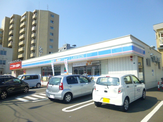 コンビニ　ローソン（コンビニ）まで303m