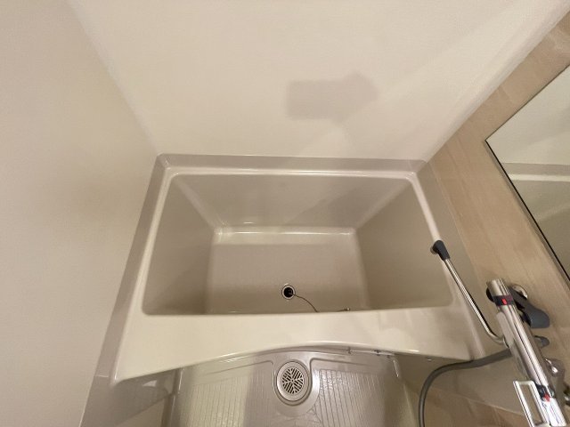 バス・シャワールーム　コンパクトで使いやすいお風呂です