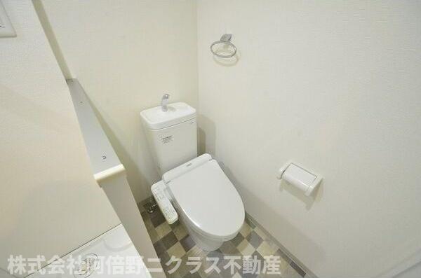 トイレ　内装は別部屋の参考写真です。