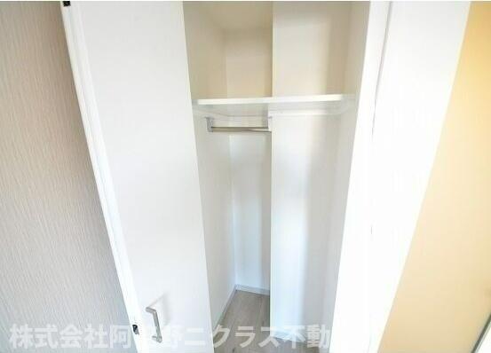 収納　内装は別部屋の参考写真です。