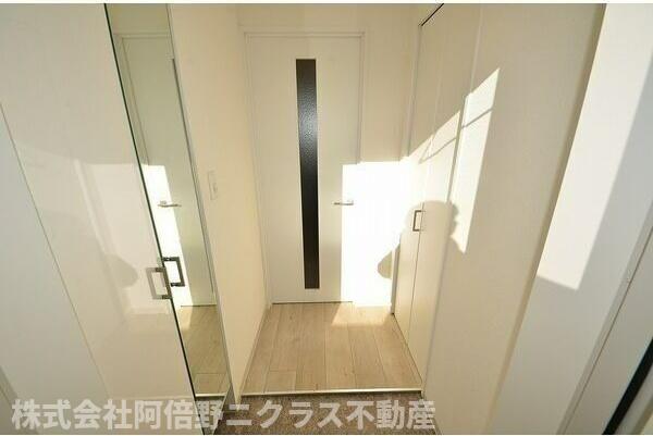 玄関　内装は別部屋の参考写真です。