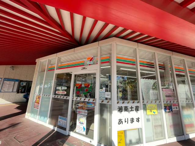 コンビニ　セブンイレブン（コンビニ）まで311m
