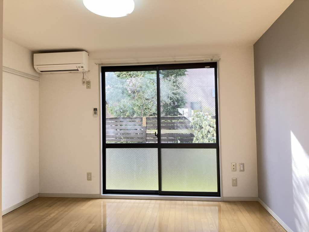 居室・リビング　アクセントクロス仕様