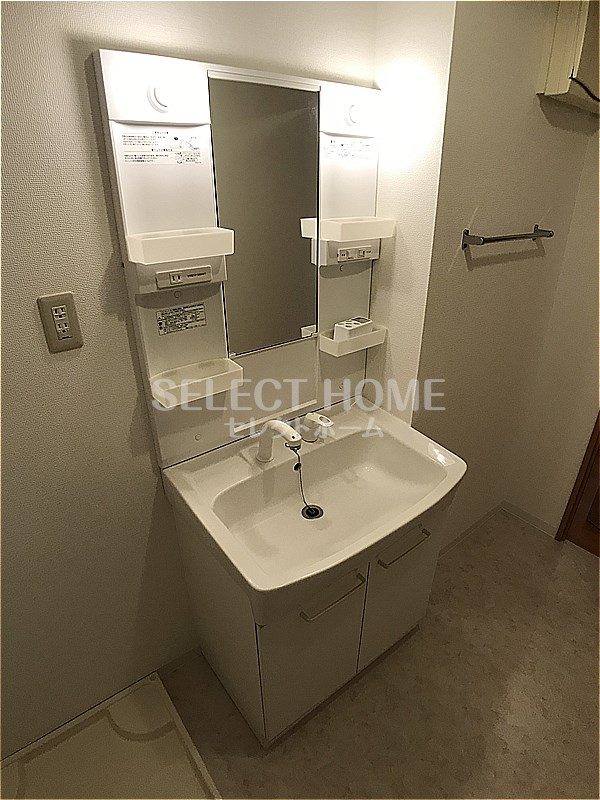 洗面設備　使いやすい独立洗面台です