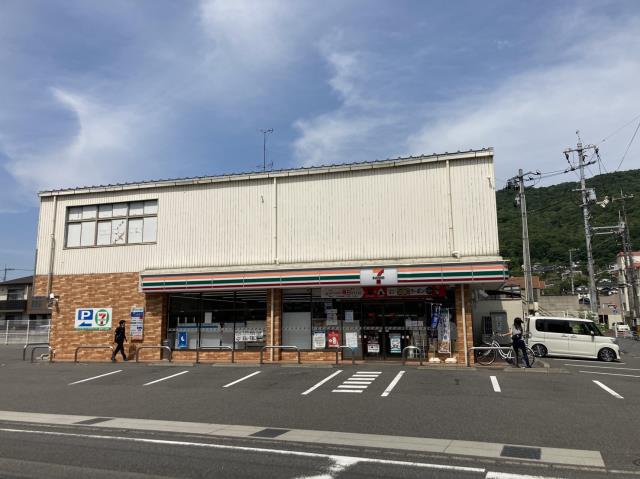 コンビニ　セブンイレブン（コンビニ）まで602m