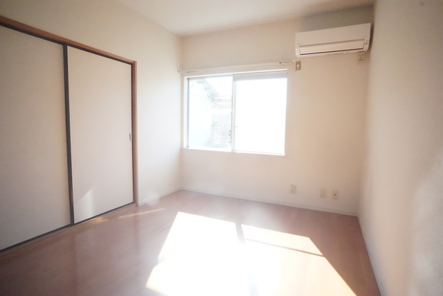 居室・リビング　ダイニングテーブルを置いたり自由にレイアウトできます☆