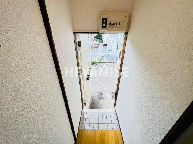 玄関　※同物件別号室の写真です※現況を優先します