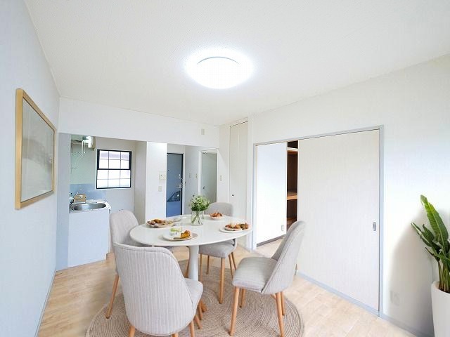 居室・リビング　CGで家具等を配置したもので家具等は含まれません