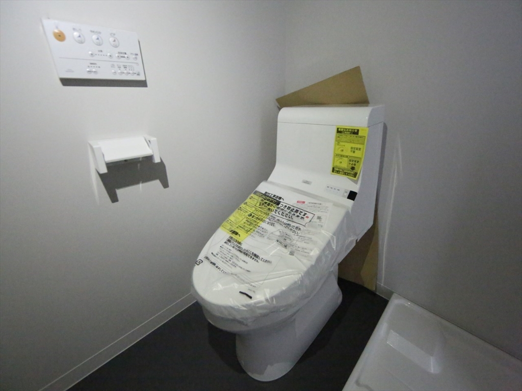 トイレ　温水洗浄暖房便座付トイレ