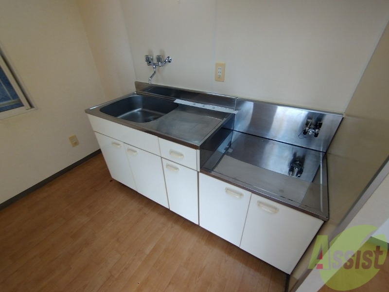 キッチン　キッチンです。ご自身でコンロを設置していただけます。