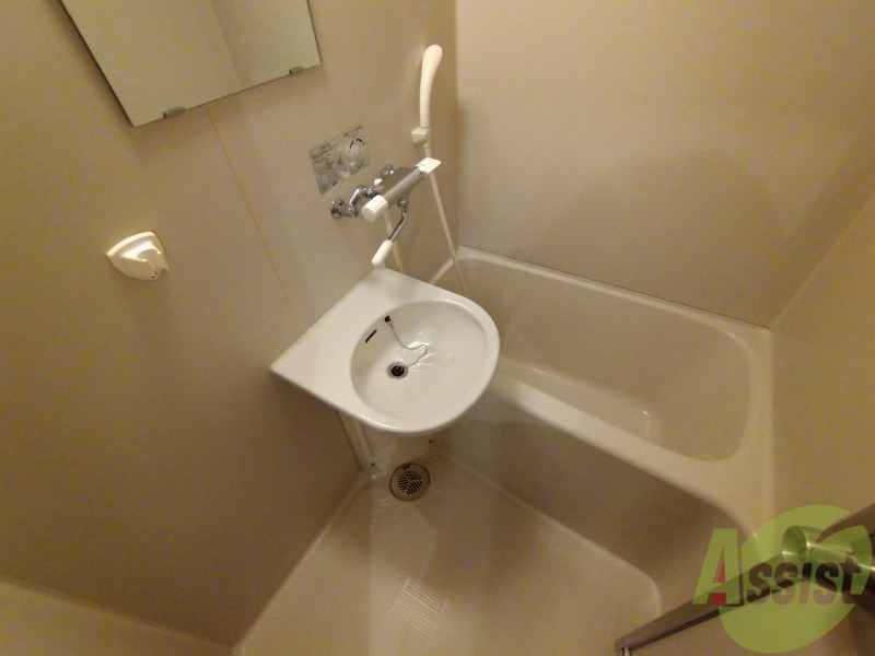 バス・シャワールーム　お風呂になります。一日の疲れを癒してくださいね。