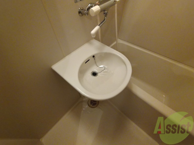 洗面設備　こちらに洗面台があります。朝の洗顔はこちらで。