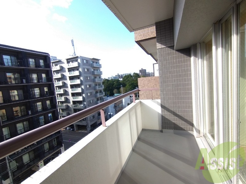 バルコニー　バルコニーが広くプチガーデニングも出来そうですね～。