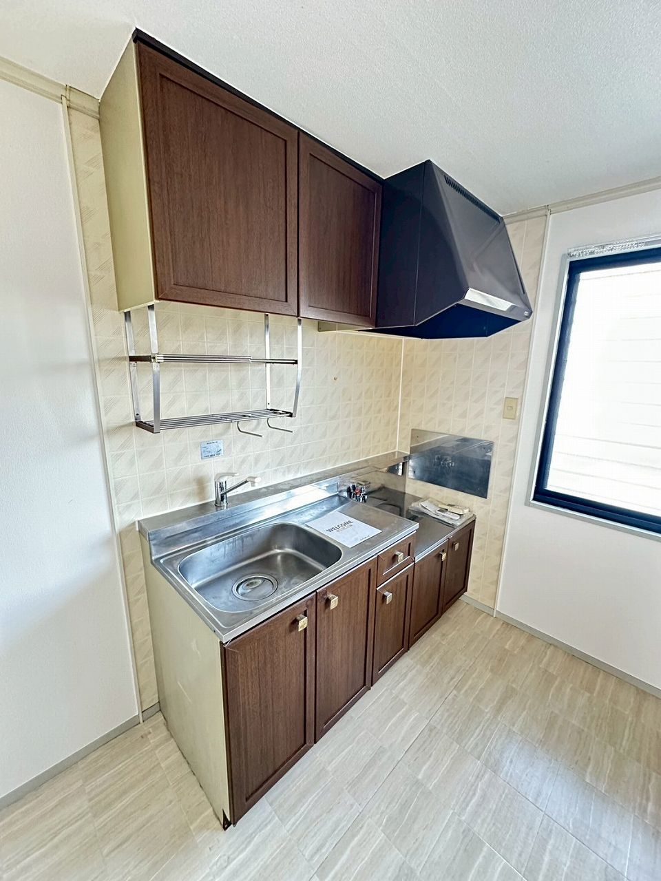 キッチン　※同物件の別部屋の写真です。