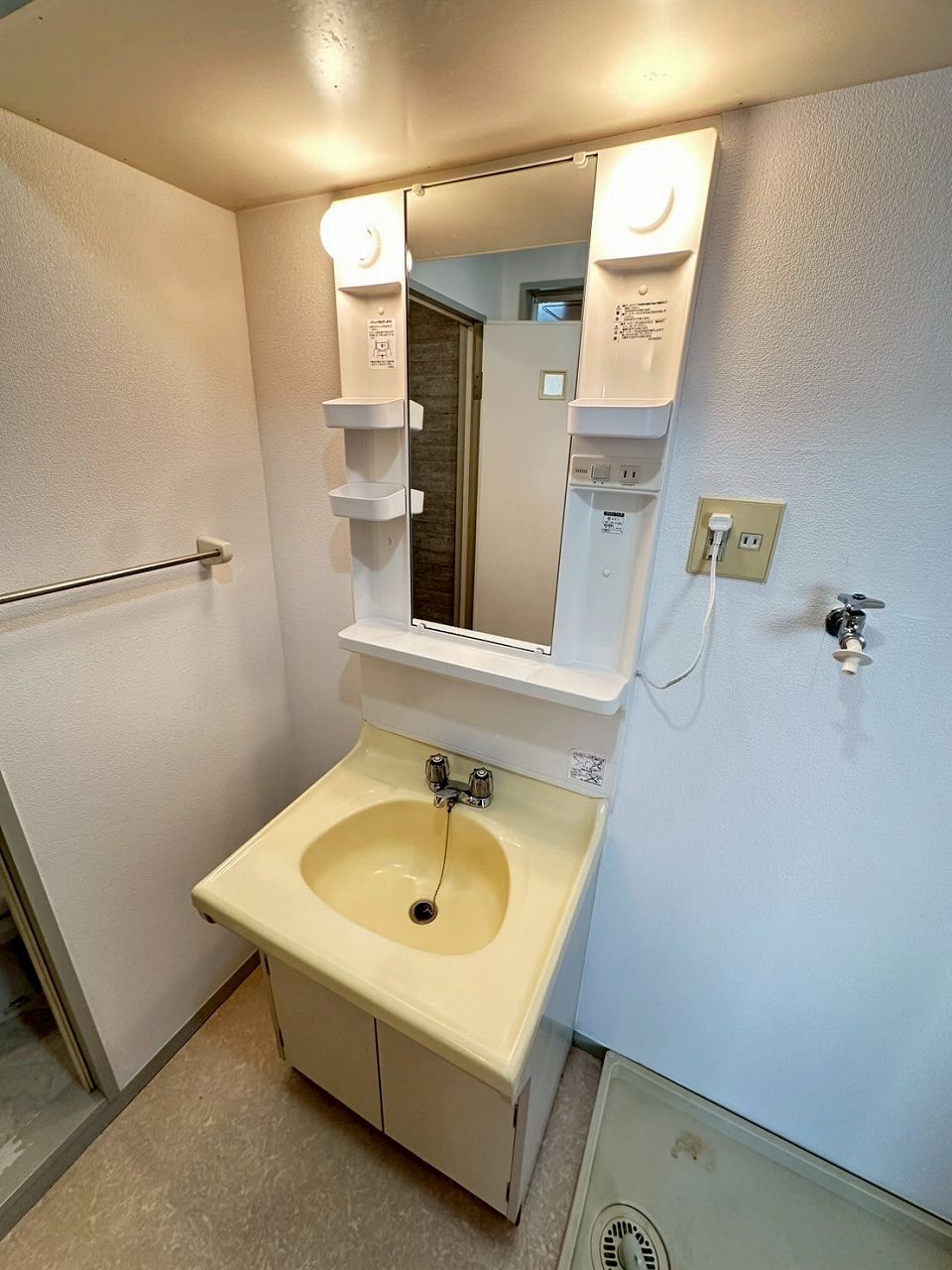 洗面設備　※同物件の別部屋の写真です。