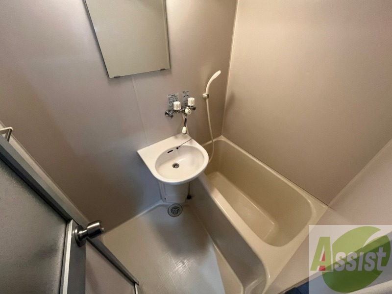 バス・シャワールーム　お風呂になります。一日の疲れを癒してくださいね。