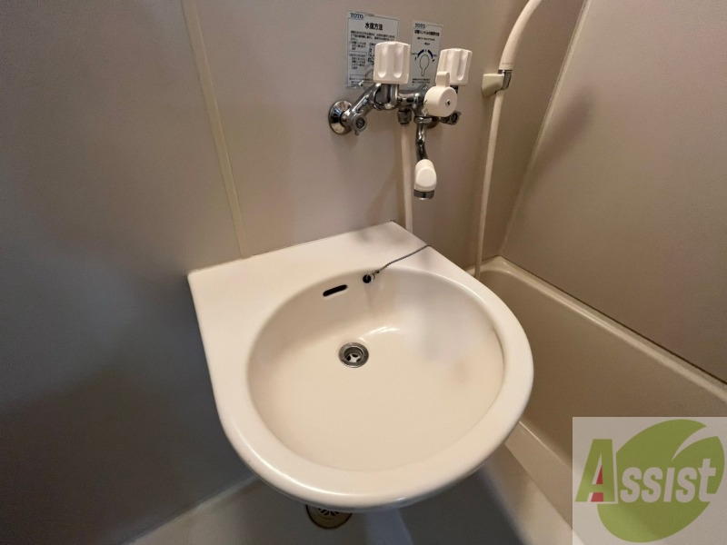 洗面設備　こちらに洗面台があります。朝の洗顔はこちらで。