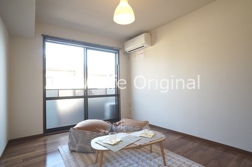 居室・リビング　南東側5.9帖洋室です☆※家具・小物等は付きません。