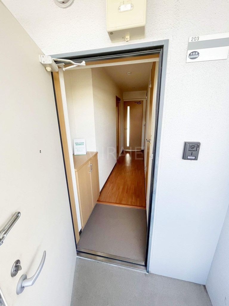 玄関　別部屋反転タイプ