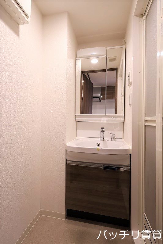 洗面設備　画像は同型タイプの為現状を優先致します。