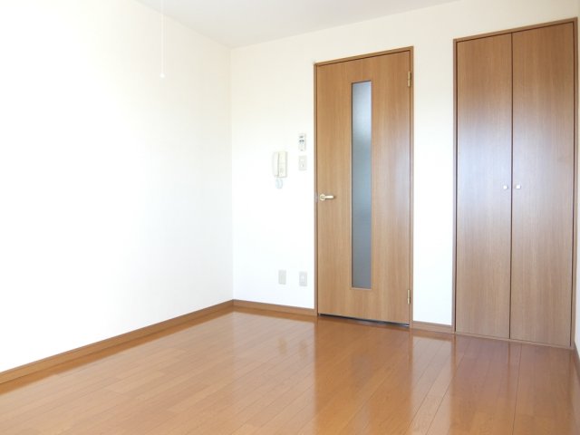 居室・リビング　※他号室の写真です。