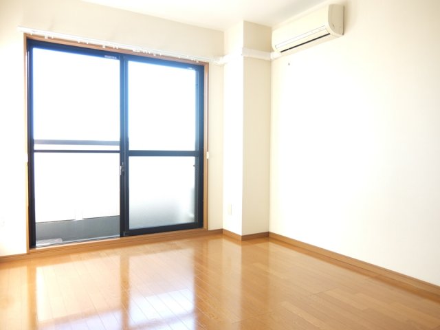 居室・リビング　※他号室の写真です。