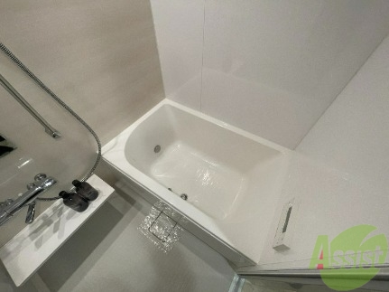 バス・シャワールーム　追焚機能付きのお風呂なので、毎日の入浴が楽しみですね。