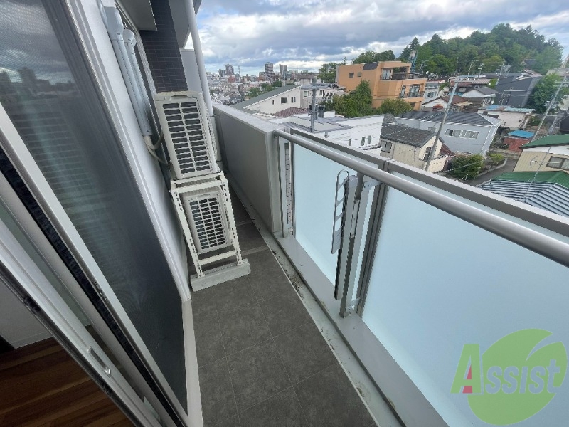 バルコニー　バルコニーです。結構広く感じました。