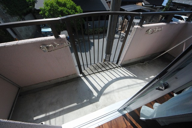 バルコニー　写真は２０１号室