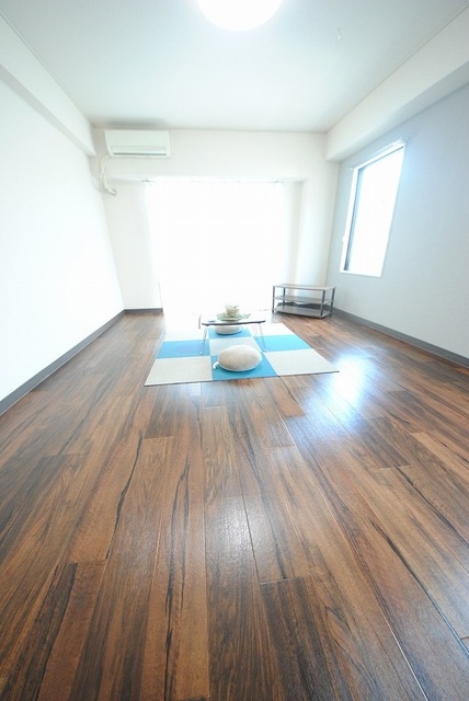 居室・リビング　写真は２０１号室