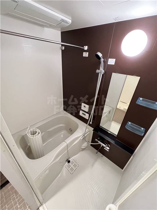 バス・シャワールーム　落ち着いた空間のお風呂です